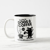 Running on Dogs and Coffee 11 oz. Tweekleurige Koffiemok (Links)