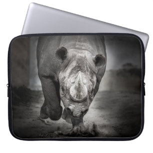 Running Rhinoceros: portret van wilde dieren. Laptop Sleeve