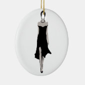 Runway model in ontwerperoutfit keramisch ornament (Rechts)