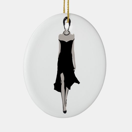 Runway model in ontwerperoutfit keramisch ornament (Rechts)