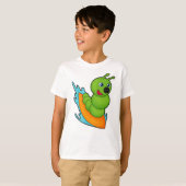 Rups als surfer met surfplank t-shirt (Voorkant volledig)
