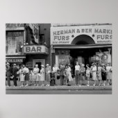 Rush Hour Bus Queue - Detroit 1942 Poster (Voorkant)