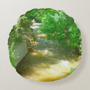 Rushing River onder de bomen Rond Kussen