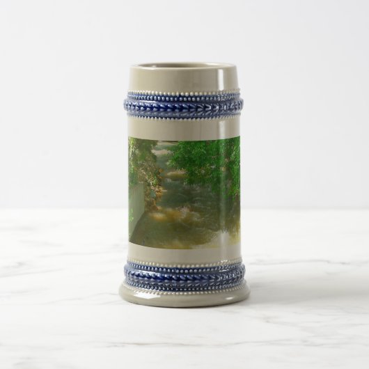 Rushing River onder de Mok Trees (Center)