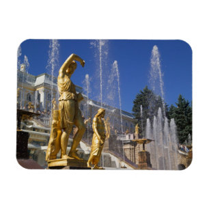 Rusland, Sint-Petersburg, Gouden standbeelden in d Magneet