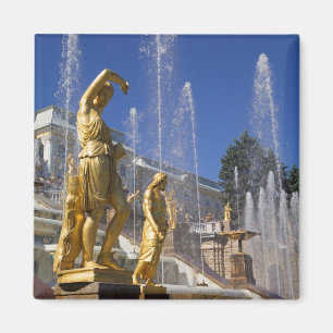 Rusland, Sint-Petersburg, Gouden standbeelden in d Magneet