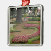 Rusland, Sint-Petersburg, Peterhof Palace o.b.a. Metalen Ornament (Links)