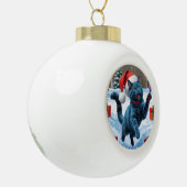 Russisch Blauwe Kat Sneeuw met Kerst Pet Keramische Bal Ornament (Links)
