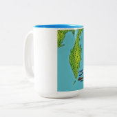 Russisch Kamchatka-schiereiland: reiskaart. Tweekleurige Koffiemok (Voorkant links)