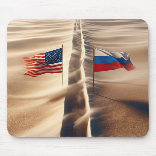 Russische en Amerikaanse vlag in windgeblazen zand Muismat (Voorkant)