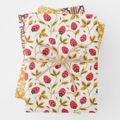 Russische Folk Art Red Berries en geometrische lad Inpakpapier Vel (In situ)