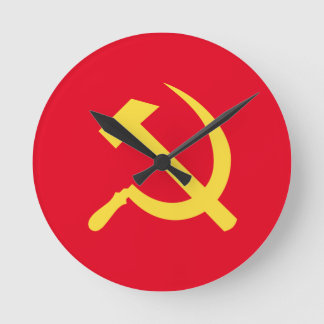 Russische Hammer en Ronde Wandklok