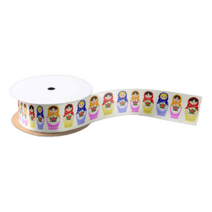 Russische matryoshka nestpoppen satijnen lint