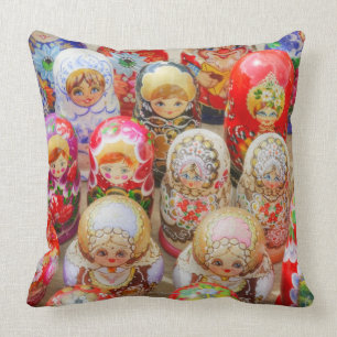 Russische nestpoppen kussen