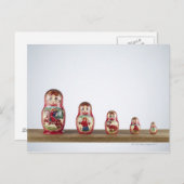 Russische poppen op een plank. briefkaart (Voorkant / Achterkant)