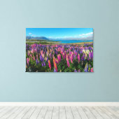 Russle Lupines bij het Tekapomeer | Nieuw-Zeeland Canvas Afdruk (Insitu (Houten vloer))