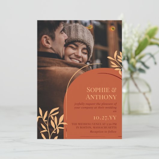 Rust Arch Greenery Foto Fall Wedding Invitation Kaart (Staand voorkant)