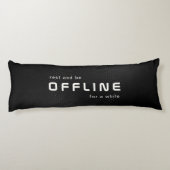 Rust en ga offline, Tekst op Zwart Lichaamskussen (Achterkant)