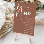 Rust Hand Scripted Table NINE   Guest Names Kaart<br><div class="desc">Eenvoudige en kleurige tafelnummerkaarten in de roestbruin en wit met de aardtoon maken een elegante verklaring op uw bruiloft of gebeurtenis. Het ontwerp kenmerkt "lijst [aantal]"in een eyecatching mengeling van klassieke serif en handgeschreven manuscript het schrijven, met individuele gastnamen onder. Het ontwerp herhaalt zich aan beide zijden. Afzonderlijk genummerde kaarten...</div>