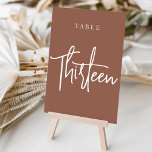 Rust Hand Scripted Table THIRTEEN Kaart<br><div class="desc">Eenvoudige en kleurige tafelnummerkaarten in de roestbruin en wit met de aardtoon maken een elegante verklaring op uw bruiloft of gebeurtenis. Het ontwerp kenmerkt "lijst [aantal]"in een eyecatching mengeling van klassieke serif en handgeschreven manuscript het schrijven. Het ontwerp herhaalt zich aan beide zijden. Afzonderlijk genummerde kaarten worden apart verkocht; beveel...</div>