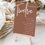 Rust Hand Scripted Table TWELVE   Guest Names Kaart<br><div class="desc">Eenvoudige en kleurige tafelnummerkaarten in de roestbruin en wit met de aardtoon maken een elegante verklaring op uw bruiloft of gebeurtenis. Het ontwerp kenmerkt "lijst [aantal]"in een eyecatching mengeling van klassieke serif en handgeschreven manuscript het schrijven, met individuele gastnamen onder. Het ontwerp herhaalt zich aan beide zijden. Afzonderlijk genummerde kaarten...</div>