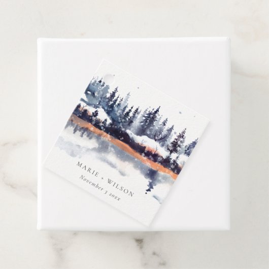 Rust Navy Winter Pine Forest Snow Wedding Bedankjes Labels (In situ)