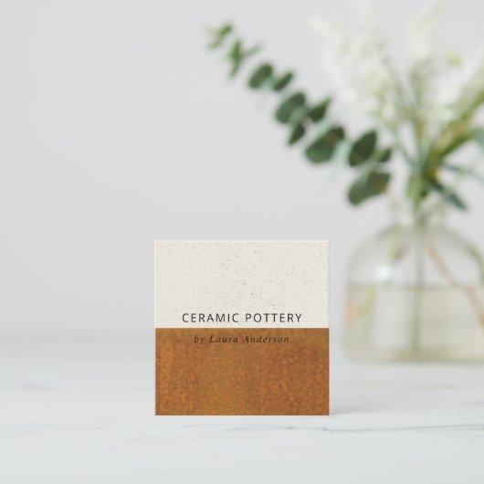 RUST OCHRE CERAMIC POTTERY GLAZED SPECKLED TEXTURE VIERKANTE VISITEKAARTJE (Staand voorkant)