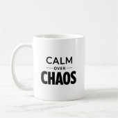 Rust Over Chaos Minimalistische Quote Mok (Links)