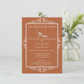 Rust Peacock Flourish Rehearsal Dinner Invitation Kaart (Staand voorkant)