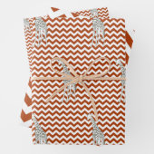 Rust Red Safari Chevron met Pop Art Giraffe Inpakpapier Vel (In situ)