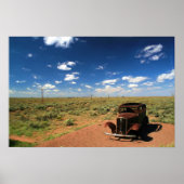 Rusted Car in woestijnverf Poster (Voorkant)