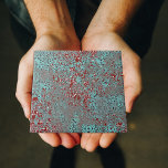 Rusted Copper Patina Cement Textured Damask Tegeltje<br><div class="desc">Deze keramische tegel is een prachtige mix van kunst en architectuur, die een antiek elegantie uitstraalt die zowel tijdloos als hedendaags is. Het heeft een ingewikkeld patroon dat bloemenelementen en geometrische design combineert. De hoofdkleuren zijn blauwgroen en rood, waardoor een levendig contrast ontstaat dat visueel opvallend is. De blauwgroen achtergrond...</div>