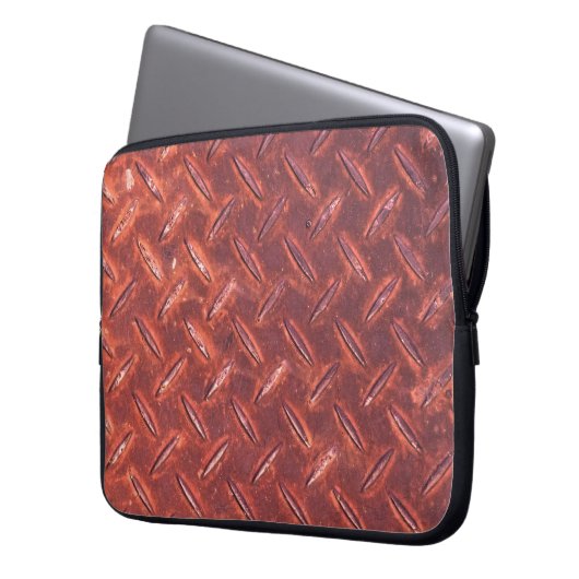 Rusted iron plate laptop sleeve (Voorkant Links)
