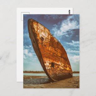 Rusted Shipwreck strandde of strandde op een stran Briefkaart