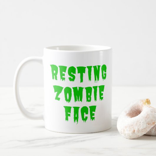 Rustend Zombiegezicht - Grappige Halloween 2022 Koffiemok (Met donut)
