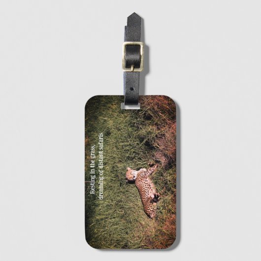 Rustende cheetah droomt van avonturen bagagelabel (Voorkant (verticaal))