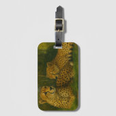 Rustende Cheetah Duo in het bos Bagagelabel (Voorkant (verticaal))