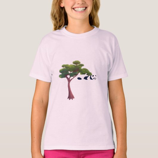 Rustende panda tussen weelderige groene bomen t-shirt (Voorkant)
