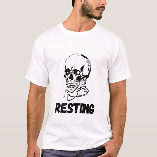 Rustende schedel Grappig Gotisch Skelet T-shirt (Voorkant)