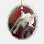 Rustende Westie Keramisch Ornament (Links)