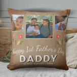 Rustic 1st Father's Day Dad Keepslag 3 Foto Kussen<br><div class="desc">Rustic 1st Father's Day Dad Keepomwille 3 Foto Sierkussen. Rustige oude beige achtergrond van papier met schattige bloemen, is de tekst trendy wit. Personaliseer met drie foto's, jouw naam en het jaar. Je kunt papa veranderen in papa, papa, pap... Dit aangepaste en gepersonaliseerde kussen is een perfect geschenk voor een...</div>