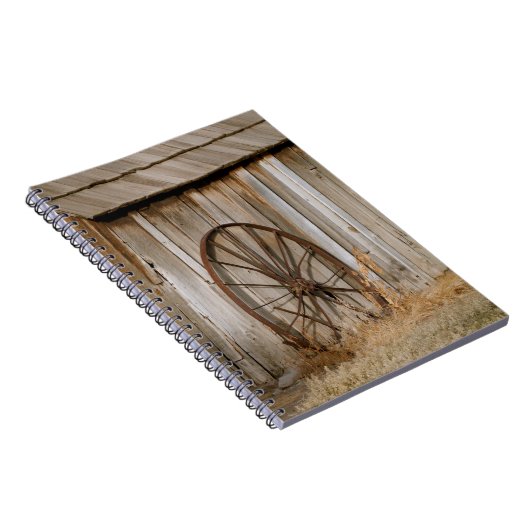 Rustic Americana Wagon Wheel op Old Shed Notitieboek (Rechterzijde)