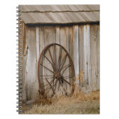 Rustic Americana Wagon Wheel op Old Shed Notitieboek (Voorkant)