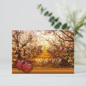 Rustic Apple Orchard Wedding RSVP Uitnodiging (Staand voorkant)