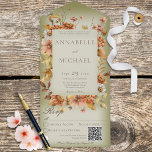 Rustic Autumn Blush Wildbloemen Groene QR-code All In One Uitnodiging<br><div class="desc">BESCHIKBAAR MET OF ZONDER EEN QR-CODE OM IN HET RSVP-GEBIED TE SCAN. Dit eenvoudige maar elegante ontwerp heeft een lijst van boho herfstbloemen op een zachte witte blauwe bekleding op een zachte groene achtergrond. De voorflap bevat de bruid en de eerste initialen van de bruidegom. Dit ontwerp is beschikbaar met...</div>
