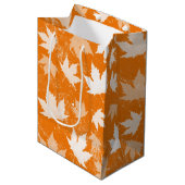 Rustic Autumn Fall Leaves Pattern Medium Cadeauzakje (Voorkant Gekanteld)
