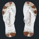 Rustic Autumn Floral Elegant Bridesmaid Wedding Teenslippers<br><div class="desc">Deze elegante bruiloft teenslippers zijn een geweldige manier om je bruidsmeisjes te bedanken en te herkennen, terwijl ze hun voeten na een lange dag rust geven. Het roestachtige herfstfloraal ontwerp kenmerkt hand geschilderde waterverf rozen in schaduwen van roest oranje en koraalperzik fancy verbrand umberkleurig schrift. De tekst leest Bridesmaid met...</div>