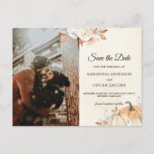 Rustic Autumn Oranje pompoenen en bloemen Aankondigingskaart (Voorkant)