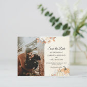 Rustic Autumn Oranje pompoenen en bloemen Aankondigingskaart (Staand voorkant)