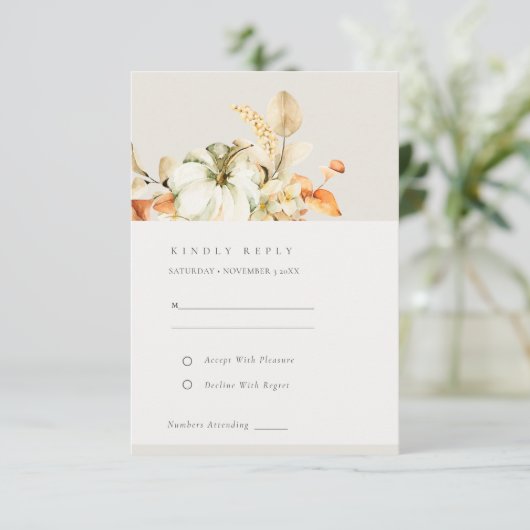 Rustic Autumn Pumpkin Leafy Floral Wedding RSVP Informatiekaartje (Staand voorkant)